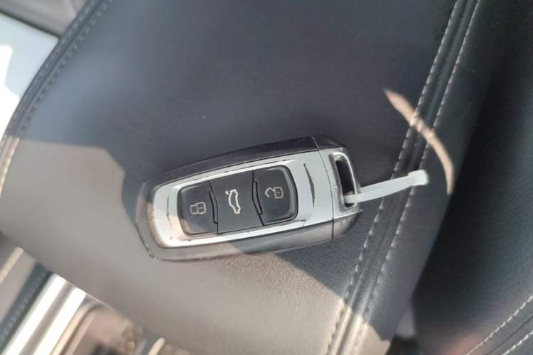 Used Geely Auto Vision X6 2018 1.8L Manual 4G Connect Luxury Edition Interior 1