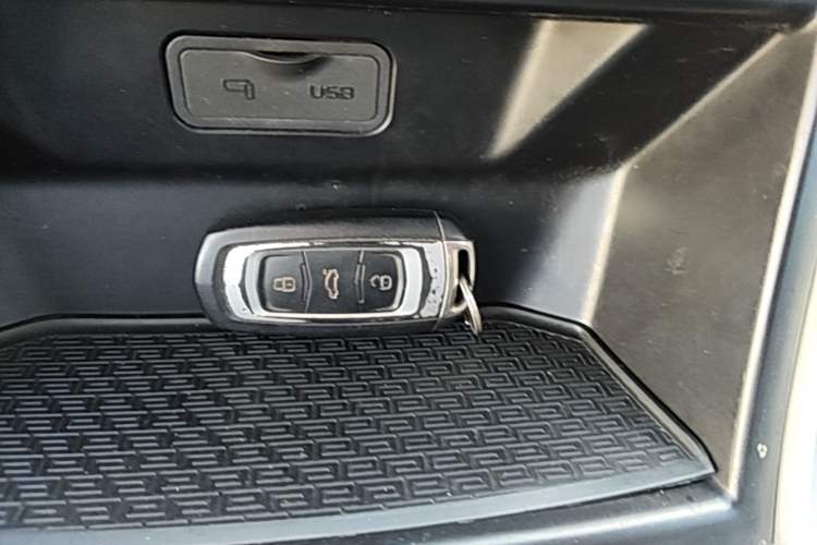 Used Geely Auto Vision X6 2018 1.8L Manual 4G Connect Luxury Edition Interior 1
