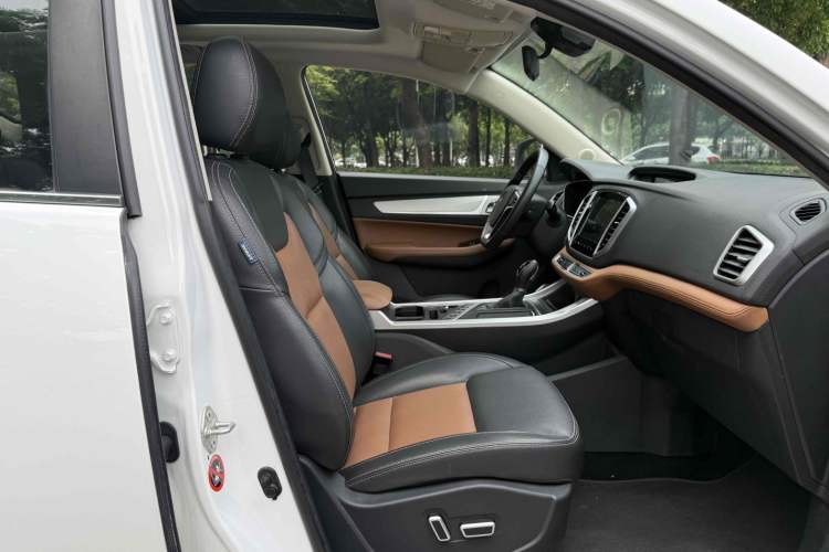 Used Geely Auto Vision X6 2018 1.4T CVT 4G Connected Flagship Edition Interior 2