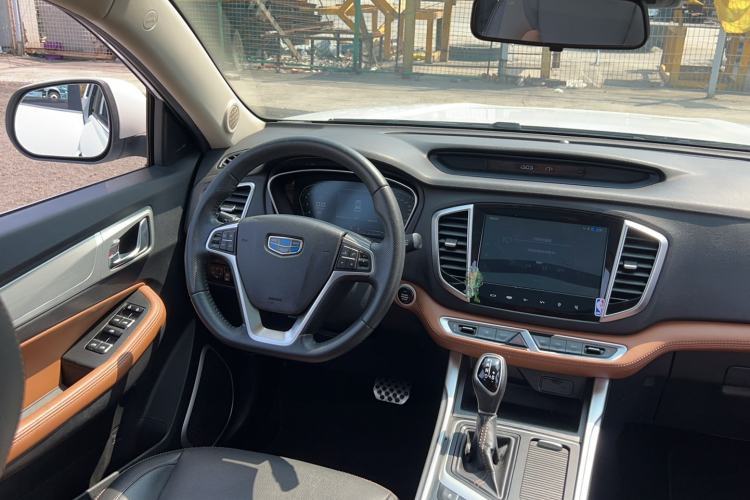 Used Geely Auto Vision X6 2018 1.4T CVT 4G Connected Flagship Edition Interior 2