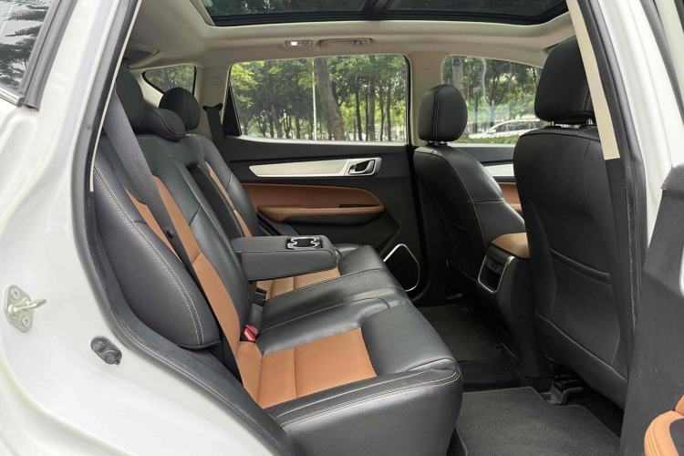 Used Geely Auto Vision X6 2018 1.4T CVT 4G Connected Flagship Edition Interior 3