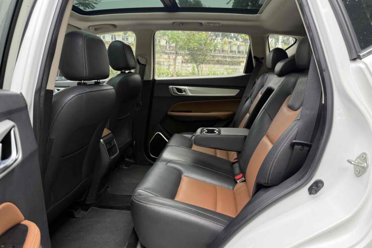 Used Geely Auto Vision X6 2018 1.4T CVT 4G Connected Flagship Edition Interior 4