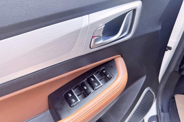 Used Geely Auto Vision X6 2018 1.4T CVT 4G Connected Luxury Version Interior 6