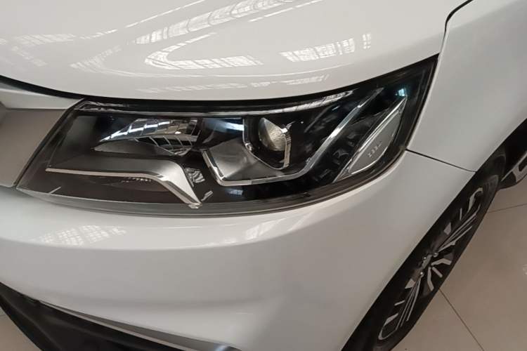 Used Geely Auto Vision X6 2018 1.8L Manual 4G Connect Luxury Edition Left Front Headlight