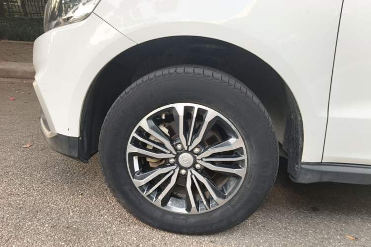 Used Geely Auto Vision X6 2018 1.8L Manual 4G Connect Luxury Edition Left Front Wheel Hub