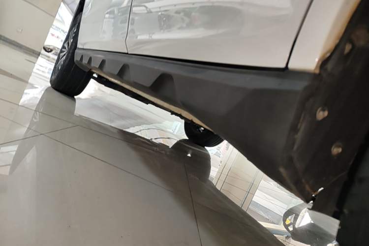 Used Geely Auto Vision X6 2018 1.8L Manual 4G Connect Luxury Edition Left Side Sill