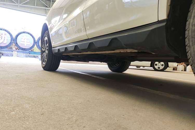 Used Geely Auto Vision X6 2018 1.8L Manual 4G Connect Luxury Edition Left Side Sill