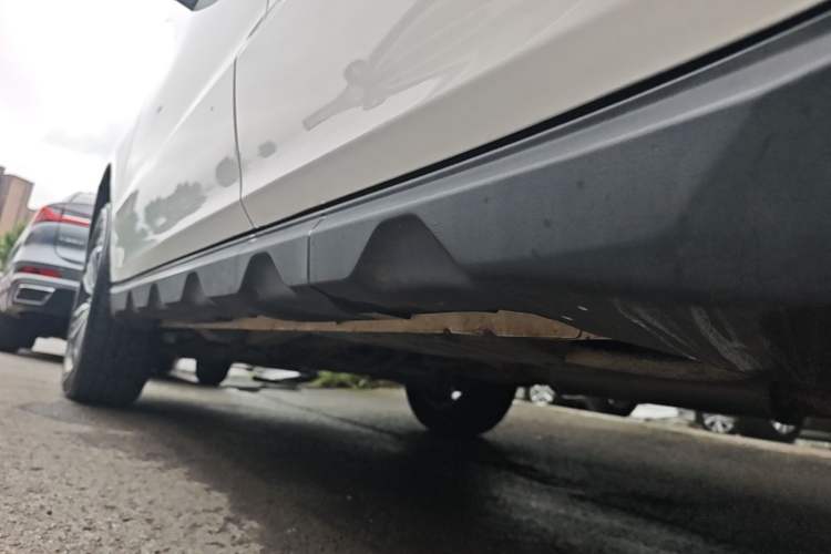 Used Geely Auto Vision X6 2018 1.8L Manual 4G Connect Luxury Edition Left Side Sill