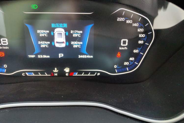 Used Geely Auto Vision X6 2018 1.4T CVT 4G Connected Flagship Edition Odometer Close Up