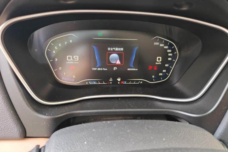 Used Geely Auto Vision X6 2018 1.4T CVT 4G Connected Flagship Edition Odometer Close Up