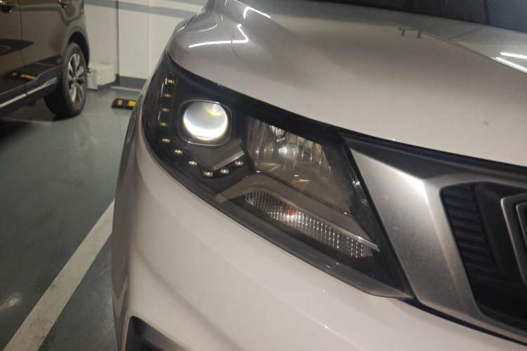 Used Geely Auto Vision X6 2018 1.4T CVT 4G Connected Flagship Edition Right Front Headlight