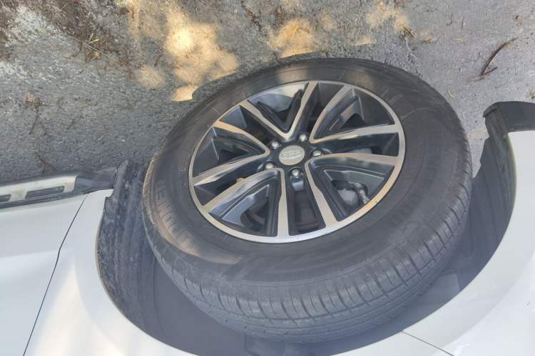 Used Geely Auto Vision X6 2018 1.4T CVT 4G Connected Flagship Edition Right Front Wheel Hub
