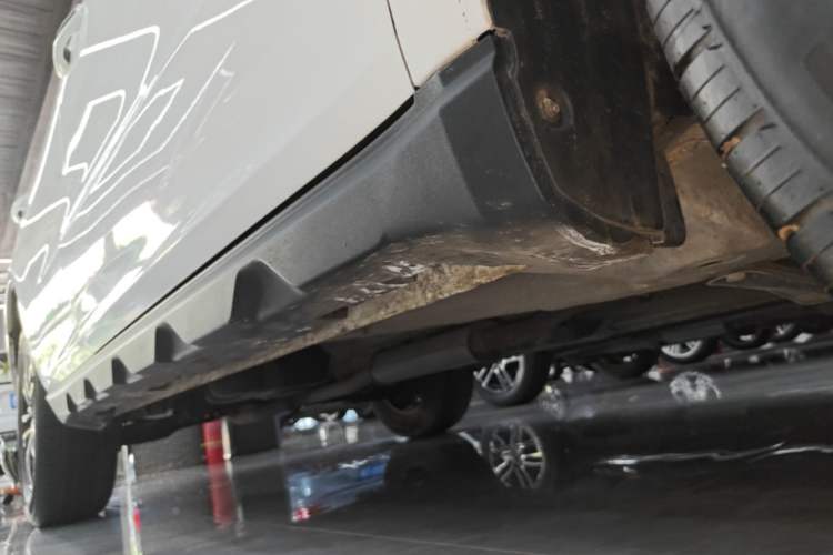 Used Geely Auto Vision X6 2018 1.4T CVT 4G Connected Luxury Version Right Side Sill