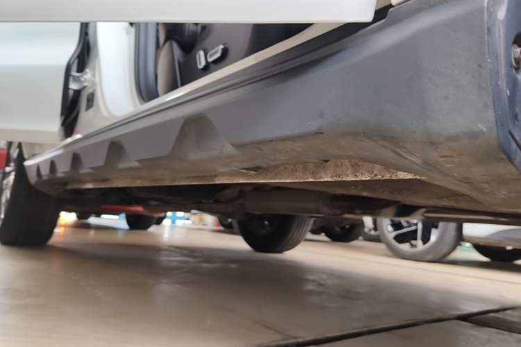 Used Geely Auto Vision X6 2018 1.4T CVT 4G Connected Flagship Edition Right Side Sill