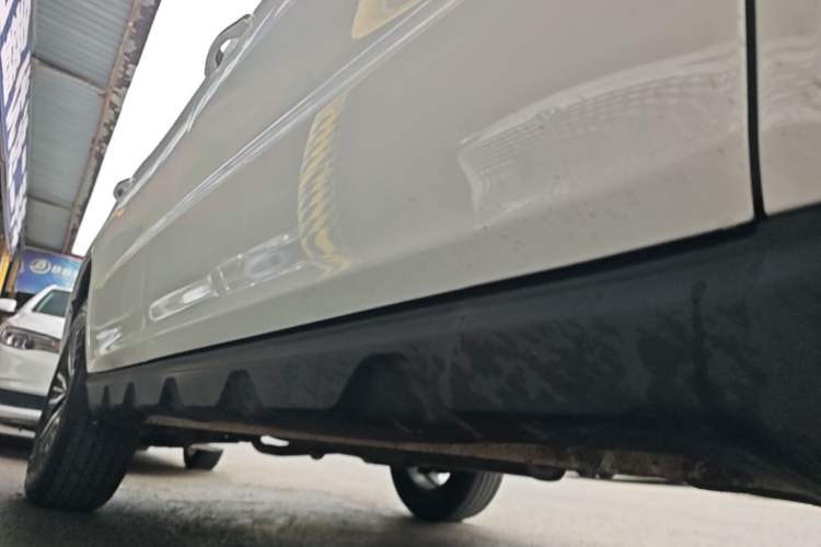 Used Geely Auto Vision X6 2018 1.8L Manual 4G Connect Luxury Edition Right Side Sill