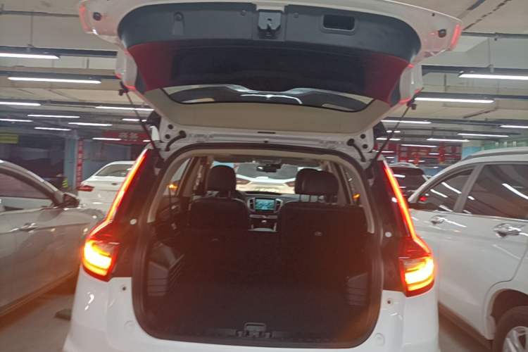 Used Geely Auto Vision X6 2018 1.8L Manual 4G Connect Luxury Edition Trunk