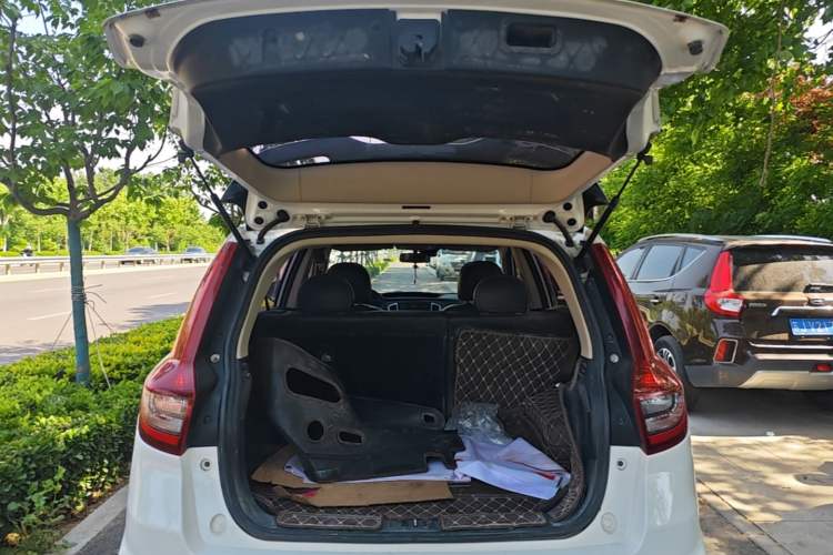 Used Geely Auto Vision X6 2018 1.8L Manual 4G Connect Luxury Edition Trunk