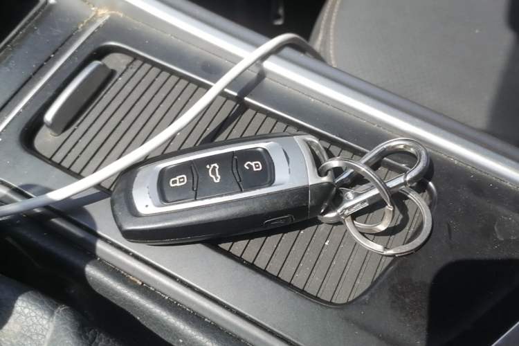 Used Geely Auto Vision X6 2018 1.4T CVT 4G Connected Luxury Version Vehicle Key