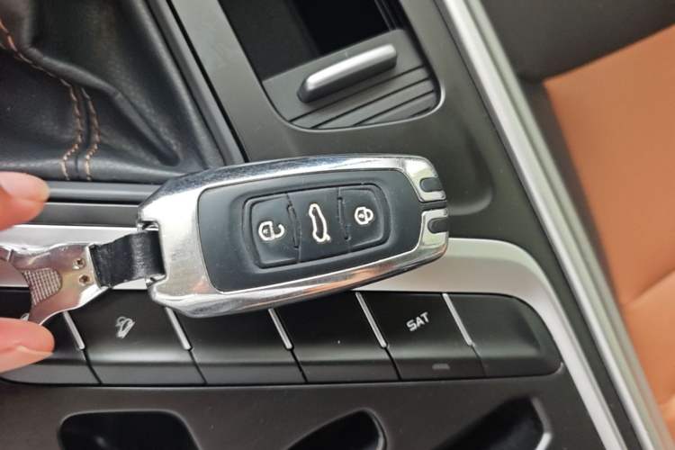 Used Geely Auto Vision X6 2018 1.4T CVT 4G Connected Luxury Version Vehicle Key