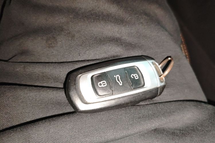 Used Geely Auto Vision X6 2018 1.4T CVT 4G Connected Luxury Version Vehicle Key