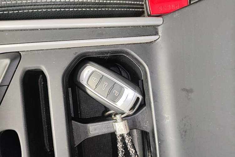 Used Geely Auto Vision X6 2018 1.8L Manual 4G Connect Luxury Edition Vehicle Key