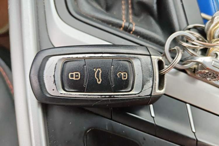 Used Geely Auto Vision X6 2018 1.4T CVT 4G Connected Luxury Version Vehicle Key