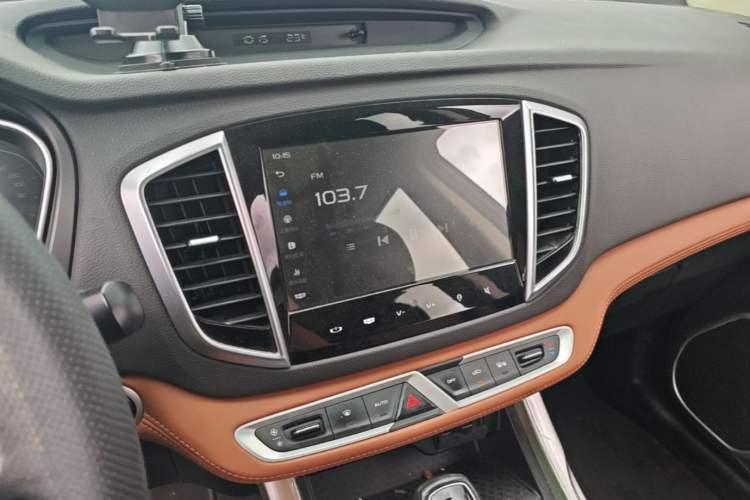Used Geely Auto Vision X6 2019 1.4T CVT 4G Connected Flagship Version China VI Standard Audio And AC Panel