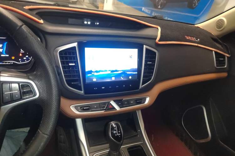 Used Geely Auto Vision X6 2019 1.4T CVT 4G Connected Luxury Version China VI Standard Audio And AC Panel