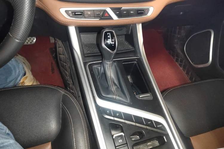 Used Geely Auto Vision X6 2019 1.4T CVT 4G Connected Luxury Version China VI Standard Gear Lever