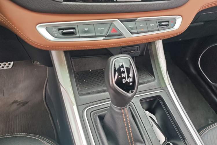 Used Geely Auto Vision X6 2019 1.4T CVT 4G Connected Flagship Version China VI Standard Gear Lever