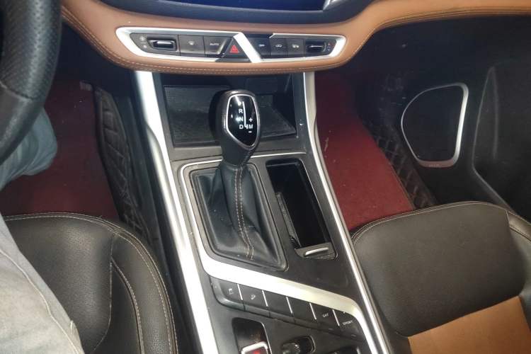 Used Geely Auto Vision X6 2019 1.4T CVT 4G Connected Luxury Version China VI Standard Gear Lever