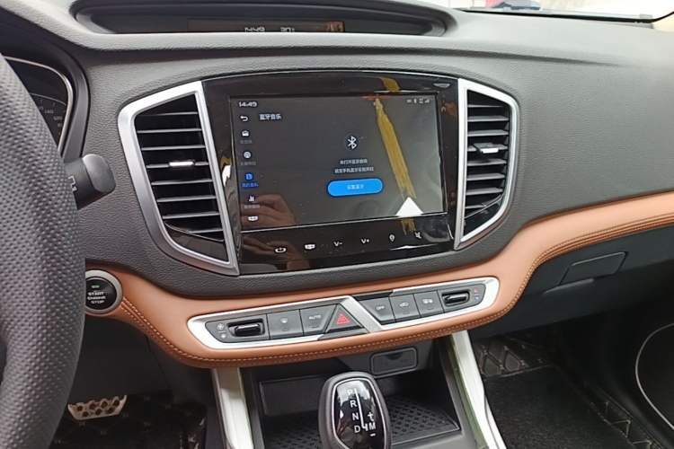 Used Geely Auto Vision X6 2019 1.4T CVT 4G Connected Luxury Version China VI Standard Audio And AC Panel