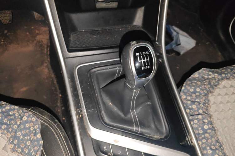 Used Geely Auto Vision X6 2019 1.4T Manual 4G Connect Luxury Model China VI Standard Gear Lever