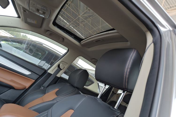 Used Geely Auto Vision X6 2019 1.4T CVT 4G Connected Luxury Version China VI Standard Interior 4