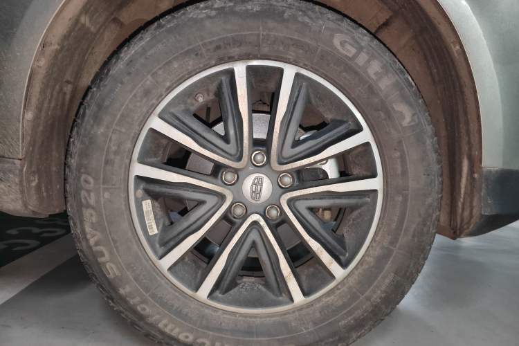 Used Geely Auto Vision X6 2019 1.4T Manual 4G Connect Luxury Model China VI Standard Right Front Wheel Hub