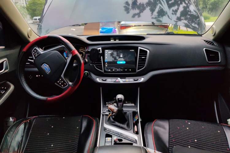 Used Geely Auto Vision X6 2019 1.4T Manual 4G Connect Luxury Model China VI Standard Center Console