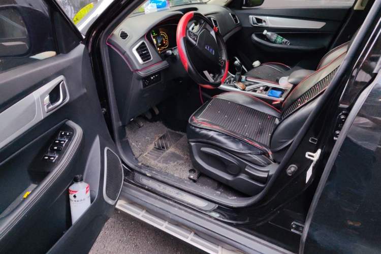 Used Geely Auto Vision X6 2019 1.4T Manual 4G Connect Luxury Model China VI Standard Driver Seat