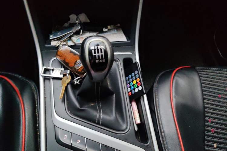 Used Geely Auto Vision X6 2019 1.4T Manual 4G Connect Luxury Model China VI Standard Gear Lever