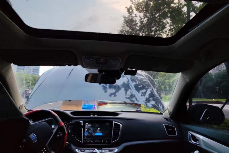 Used Geely Auto Vision X6 2019 1.4T Manual 4G Connect Luxury Model China VI Standard Headliner