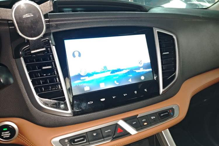 Used Geely Auto Vision X6 2019 1.4T CVT 4G Connected Luxury Version China VI Standard Audio And AC Panel