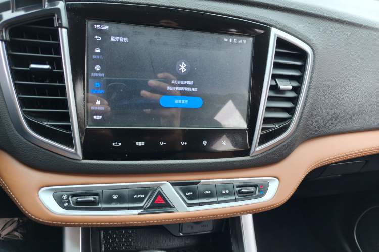 Used Geely Auto Vision X6 2019 1.4T CVT 4G Connected Luxury Version China VI Standard Audio And AC Panel