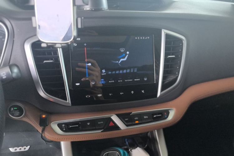 Used Geely Auto Vision X6 2019 1.4T CVT 4G Connected Luxury Version China VI Standard Audio And AC Panel
