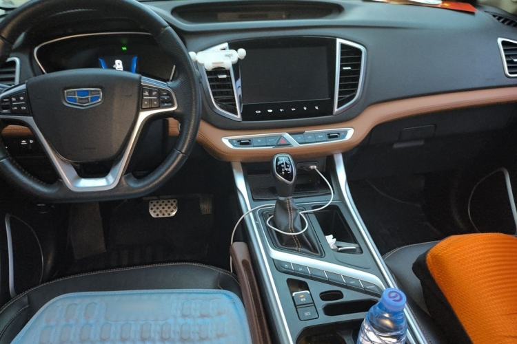 Used Geely Auto Vision X6 2019 1.4T CVT 4G Connected Luxury Version China VI Standard Center Console