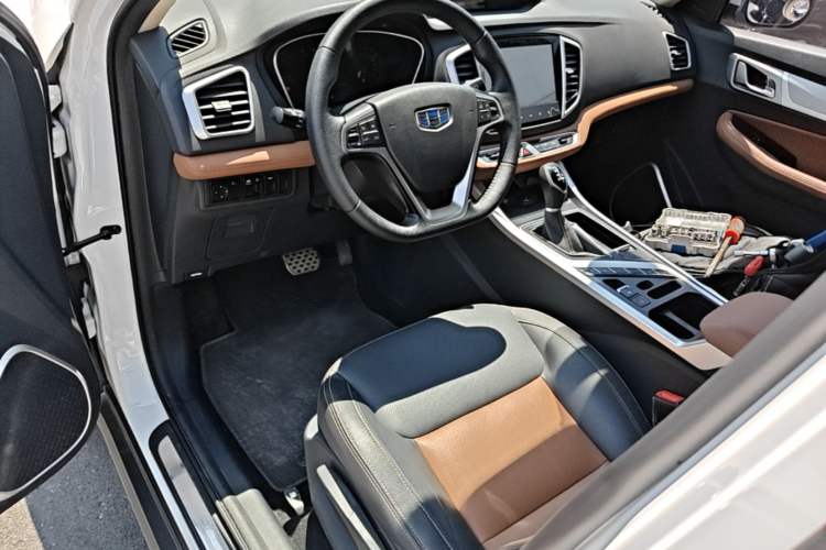 Used Geely Auto Vision X6 2019 1.4T CVT 4G Connected Luxury Version China VI Standard Center Console