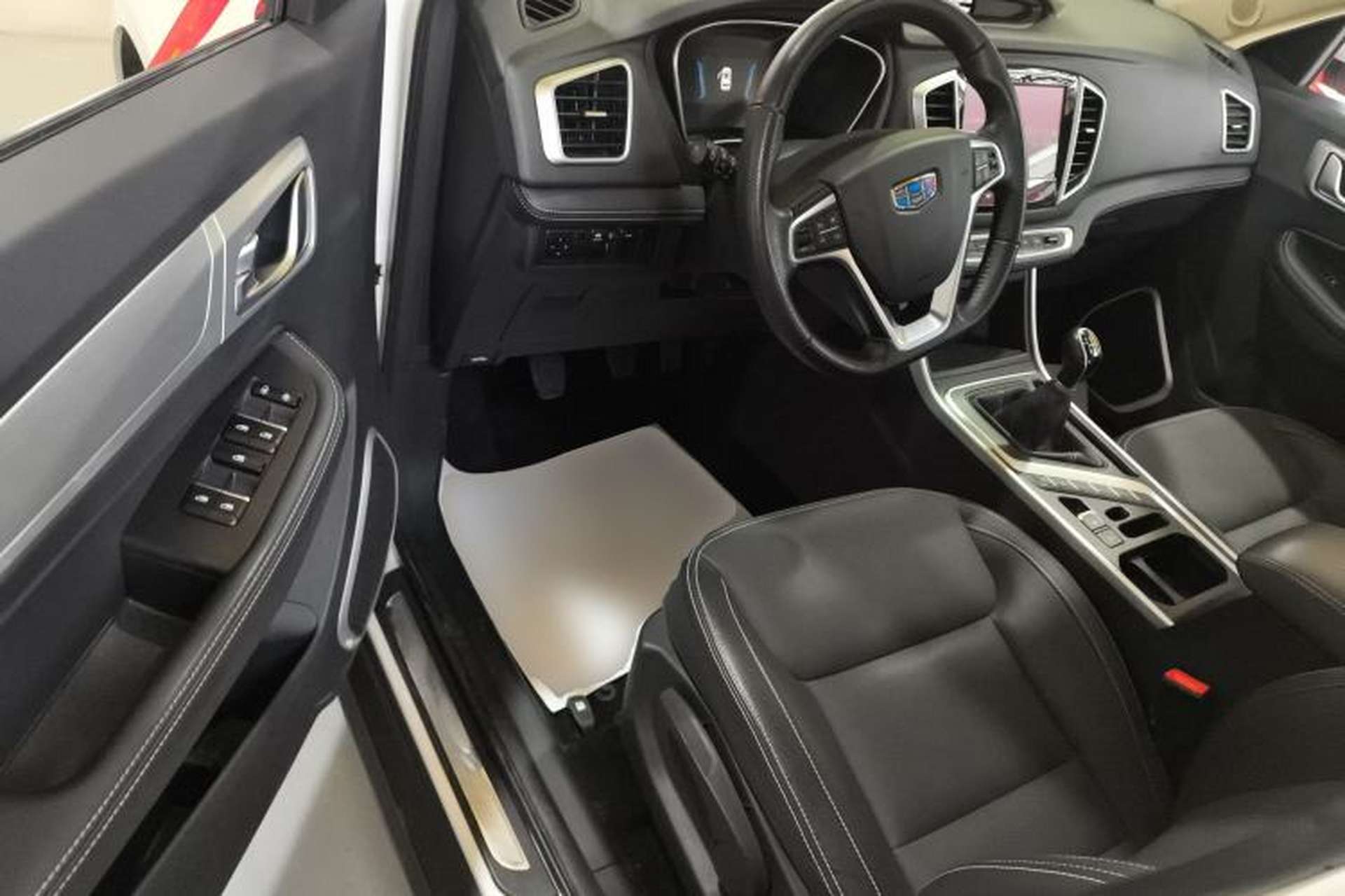 Used Geely Auto Vision X6 2019 1.8L Manual 4G Connect Luxury Version China V Standard Driver Seat