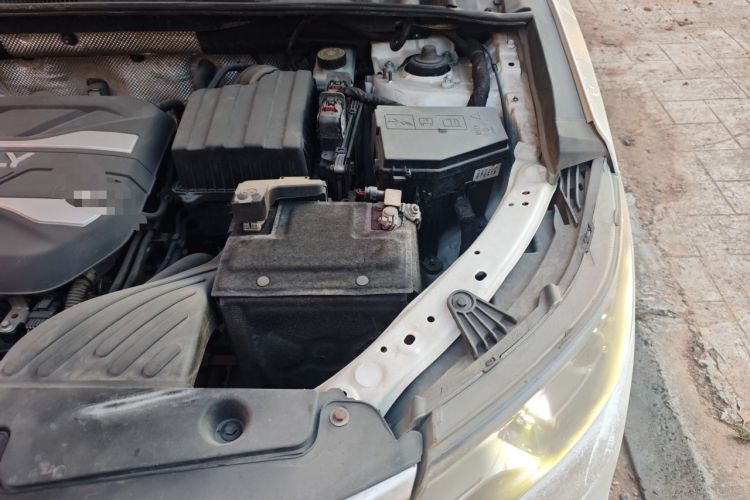 Used Geely Auto Vision X6 2019 1.4T Manual 4G Connect Luxury Model China VI Standard Engine Bay Left