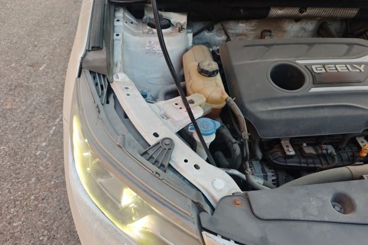 Used Geely Auto Vision X6 2019 1.4T Manual 4G Connect Luxury Model China VI Standard Engine Bay Right