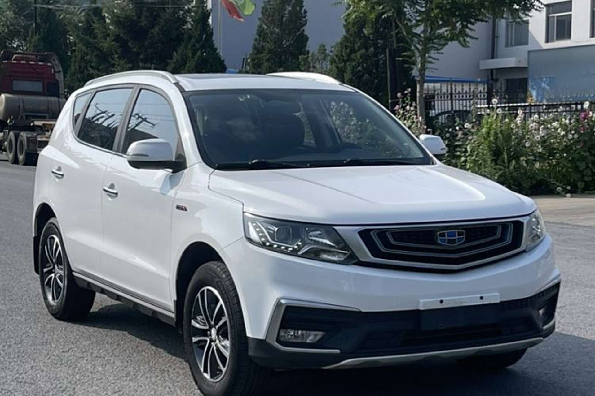 Used Geely Auto Vision X6 2019 1.4T Manual 4G Connect Premium Version China VI Standard Exterior 2