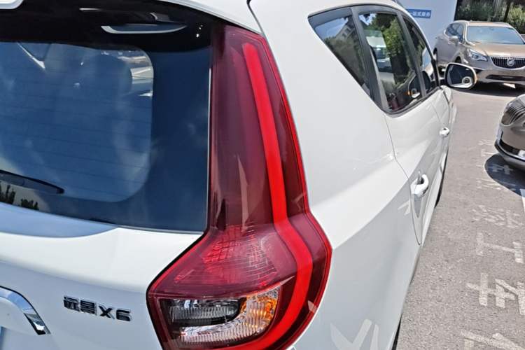 Used Geely Auto Vision X6 2019 1.4T CVT 4G Connected Luxury Version China VI Standard Exterior 3