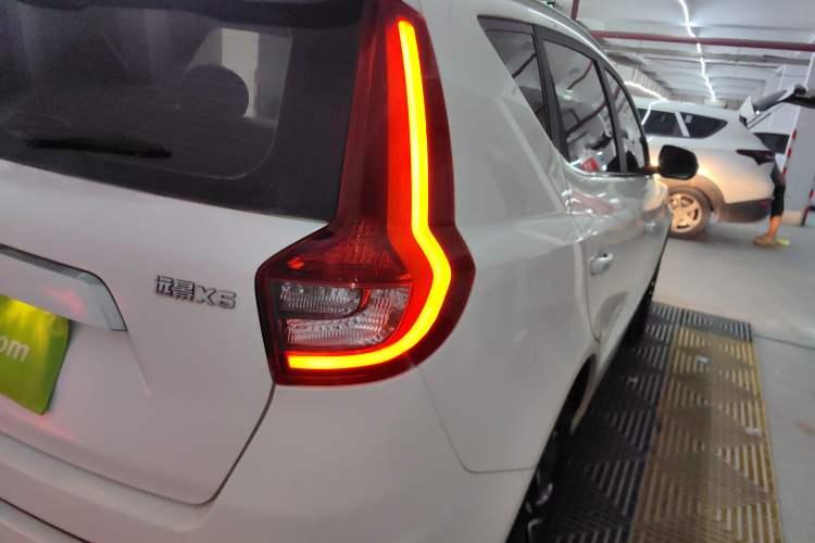 Used Geely Auto Vision X6 2019 1.4T CVT 4G Connected Luxury Version China VI Standard Exterior 6